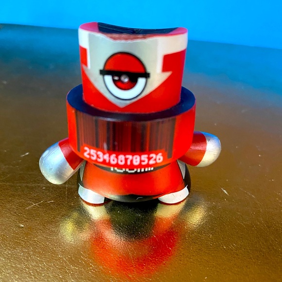 KIDROBOT FATCAP SERIES 1 ARTIST ZETA 2006 RED CHARACTER 2” - Picture 5 of 12